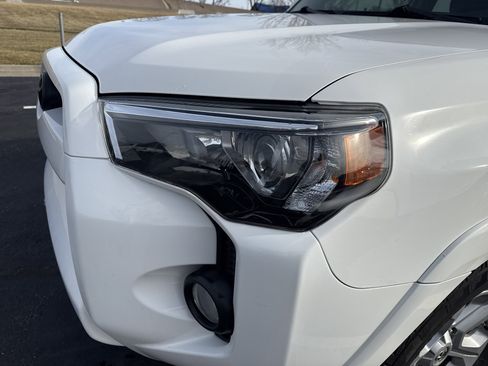 Used 2018 Toyota 4Runner SR5 Premium image 6