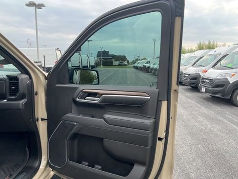 Used 2022 Chevrolet Silverado 1500 LT Trail Boss image 13