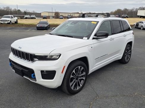 Used 2022 Jeep Grand Cherokee Overland image 2