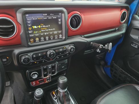 Used 2021 Jeep Gladiator Rubicon AWD/4WD image 13