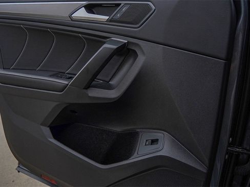 New 2024 Volkswagen Tiguan SE R-Line image 19