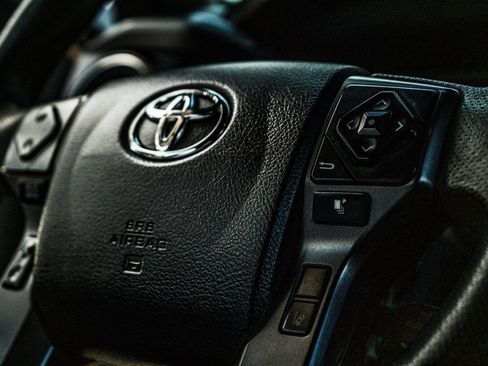 Used 2019 Toyota Tacoma TRD Off-Road AWD/4WD image 28