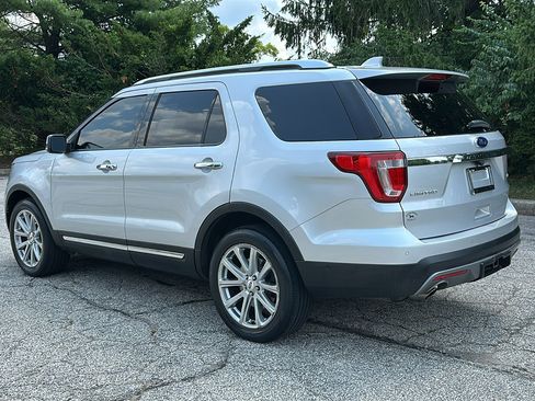 Used 2017 Ford Explorer Limited w/ Equipment Group 303A AWD/4WD image 8