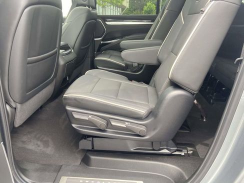 Certified 2025 Cadillac Escalade ESV Premium Luxury w/ LPO, Radiant Package AWD/4WD image 13