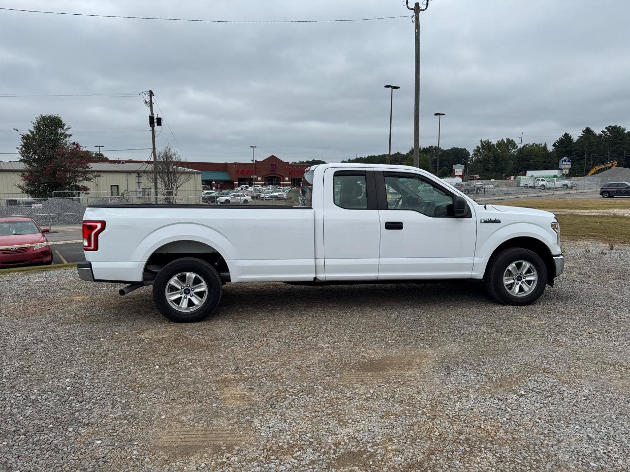 Used 2017 Ford F150 XL w/ Equipment Group 101A Mid RWD image 2