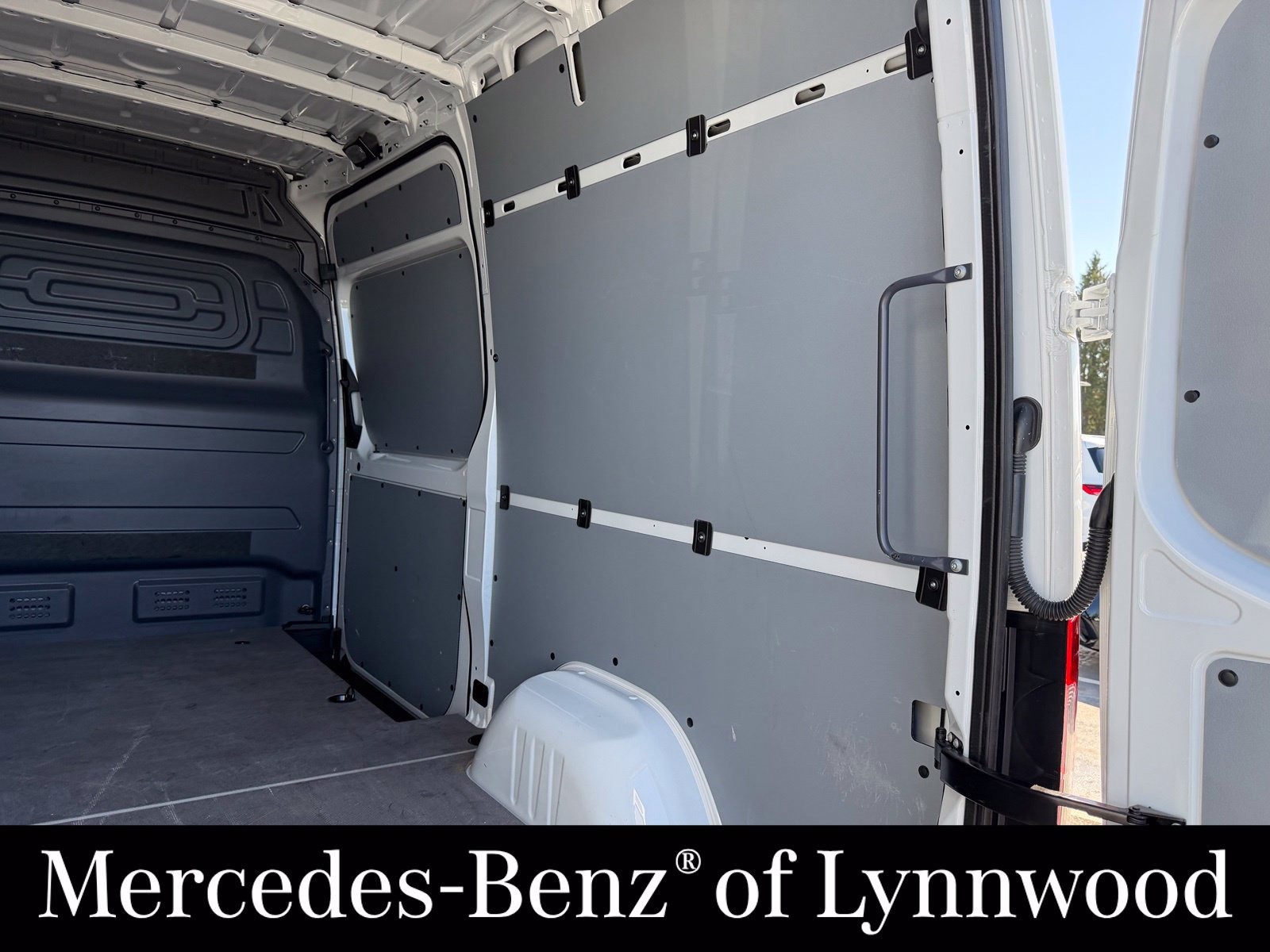 Used 2025 Mercedes-Benz Sprinter 2500 image 13