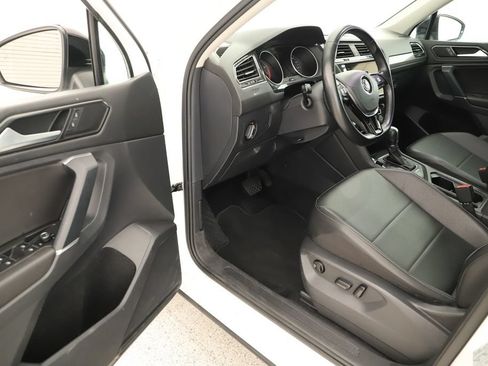 Used 2018 Volkswagen Tiguan SE w/ Panoramic Sunroof Package AWD/4WD image 14