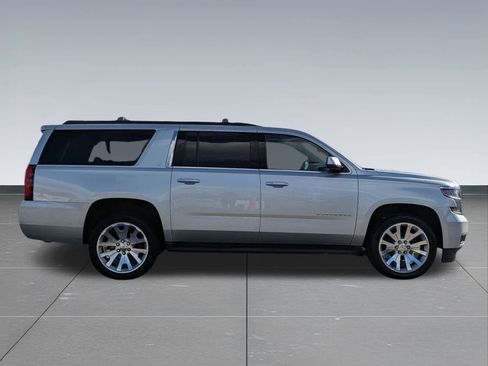 Used 2019 Chevrolet Suburban LT w/ Luxury Package image 7