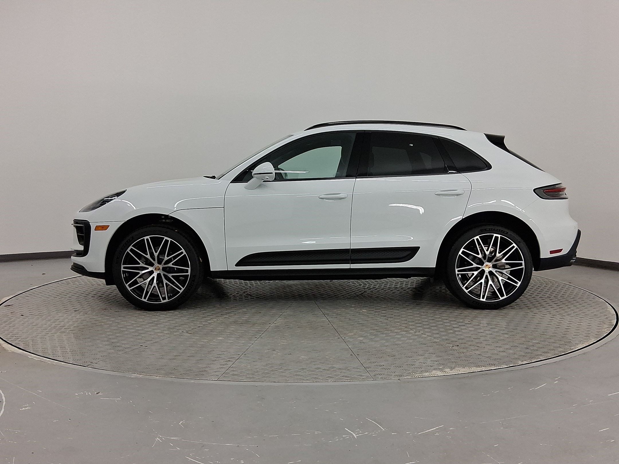 Used 2026 Porsche Macan AWD/4WD image 2