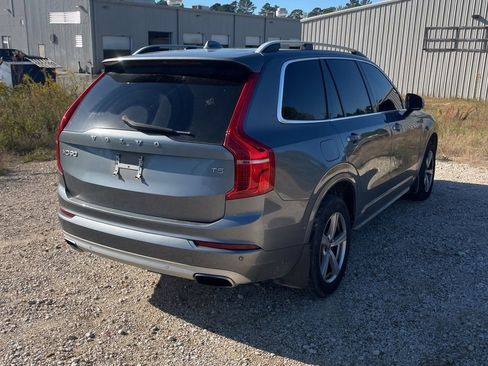 Used 2017 Volvo XC90 T5 Momentum w/ Vision Package image 5