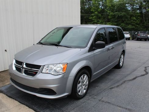 Used 2020 Dodge Grand Caravan SE w/ UConnect Hands-Free Group image 1