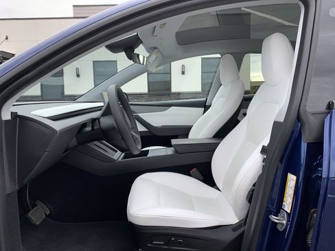Used 2026 Tesla Model Y 2WD image 15