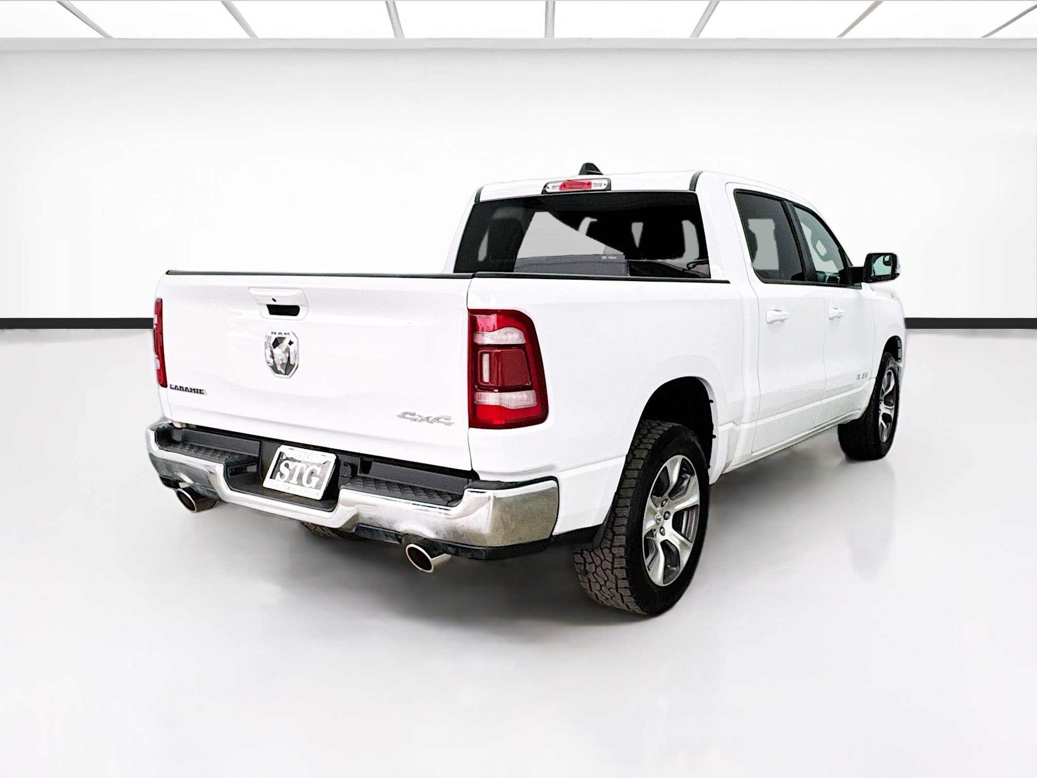 Used 2024 RAM 1500 Laramie AWD/4WD image 4