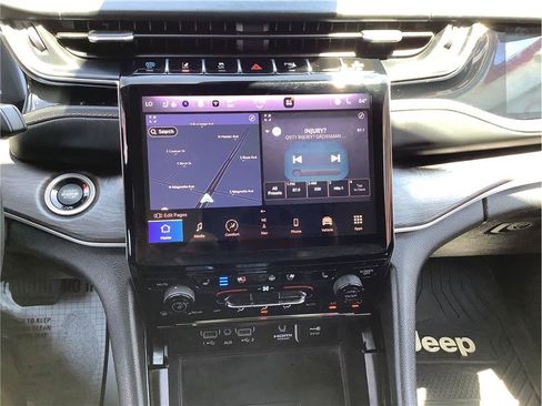 Used 2022 Jeep Grand Cherokee Limited 4xe w/ Luxury Tech Group II AWD/4WD image 14