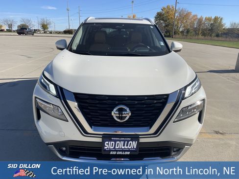 Used 2021 Nissan Rogue Platinum image 4