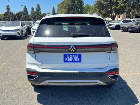 New 2025 Volkswagen Taos SE image 22