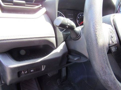 Used 2021 Toyota RAV4 XLE FWD image 27