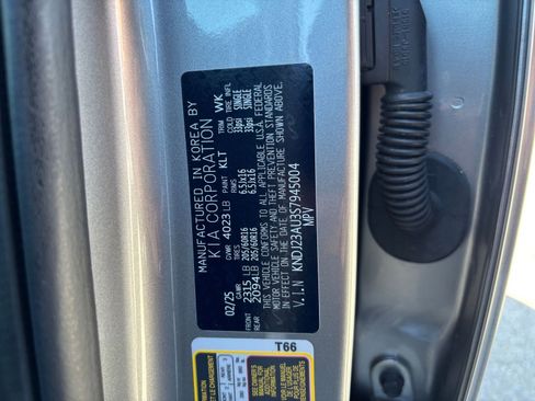 Used 2025 Kia Soul LX w/ LX Technology Package FWD image 27