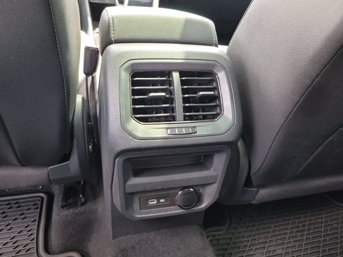 Used 2023 Volkswagen Tiguan SE w/ Panoramic Sunroof Package FWD image 12