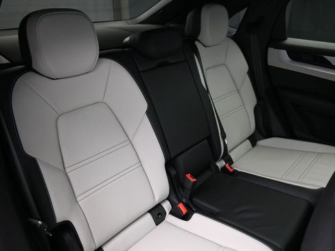 Certified 2024 Porsche Cayenne Coupe AWD/4WD image 25