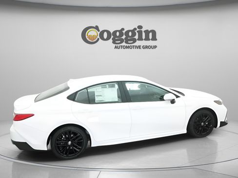 New 2026 Toyota Camry SE FWD image 19