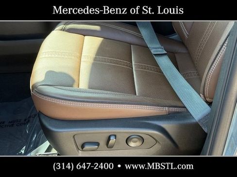 Used 2025 Chevrolet Tahoe High Country AWD/4WD image 17