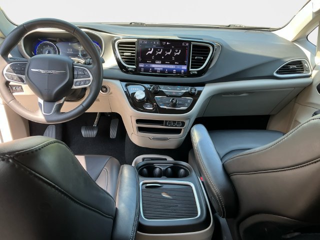 Used 2023 Chrysler Pacifica Touring-L FWD image 12