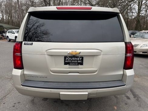 Used 2016 Chevrolet Suburban LT image 4