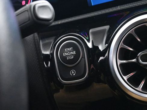 Used 2025 Mercedes-Benz CLA 250 4MATIC image 41