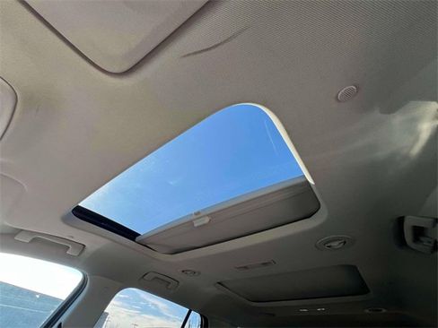 Used 2019 Chevrolet Traverse LT w/ LT Premium Package image 35