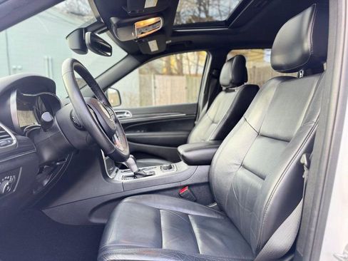 Used 2019 Jeep Grand Cherokee Limited image 18