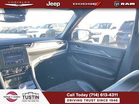 Used 2023 Jeep Grand Cherokee L Laredo AWD/4WD image 3