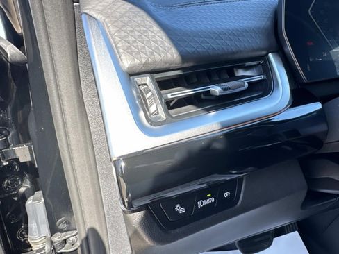 Certified 2025 BMW X2 xDrive28i image 32