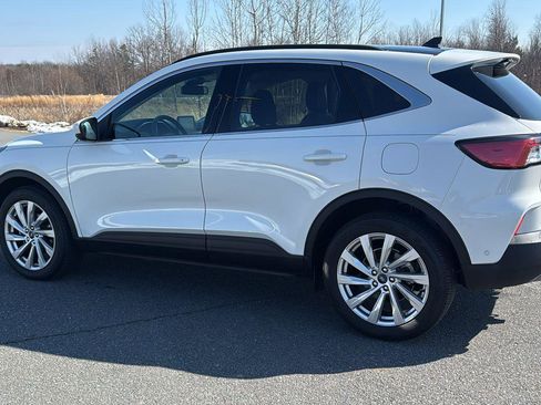 Used 2022 Ford Escape Titanium w/ Titanium Elite Package image 11