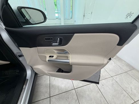 Used 2021 Mercedes-Benz GLA 250 w/ Premium Package image 19