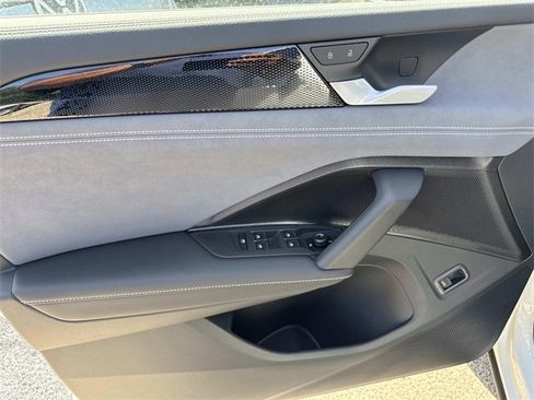 New 2025 Volkswagen Tiguan SE image 15