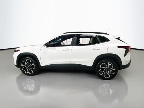 Used 2025 Chevrolet Trax RS w/ Sunroof Package image 5