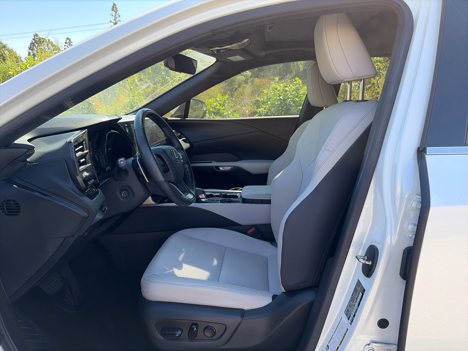 Used 2024 Lexus RX 350 Premium w/ Accessory Package (Z1) FWD image 9