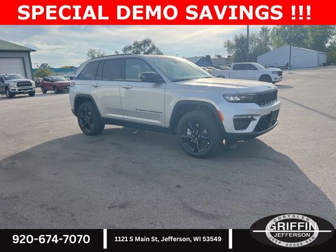 New 2025 Jeep Grand Cherokee Limited w/ Luxury Tech Group II image 8