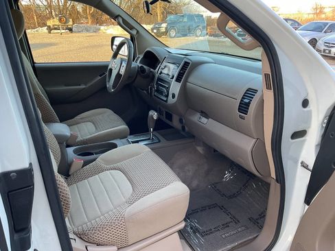 Used 2014 Nissan Frontier SV image 34