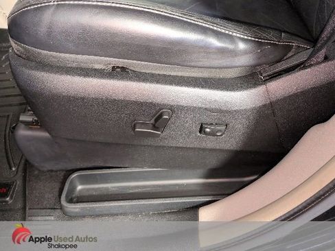 Used 2012 Chrysler Town & Country Limited w/ Luxury Group FWD image 15