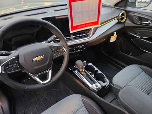 New 2025 Chevrolet Trax LT w/ LT Convenience Package image 12