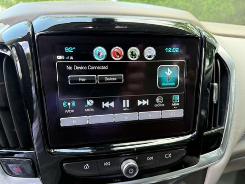 Used 2019 Chevrolet Traverse LT FWD image 22