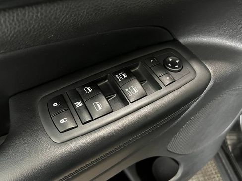 Used 2020 Jeep Grand Cherokee Laredo AWD/4WD image 3