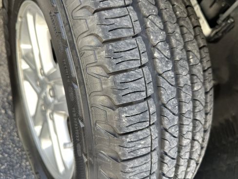 Used 2024 Jeep Grand Cherokee Laredo w/ Trailer Tow Package image 8