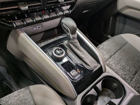 Used 2024 Chevrolet Colorado ZR2 w/ Technology Package image 14