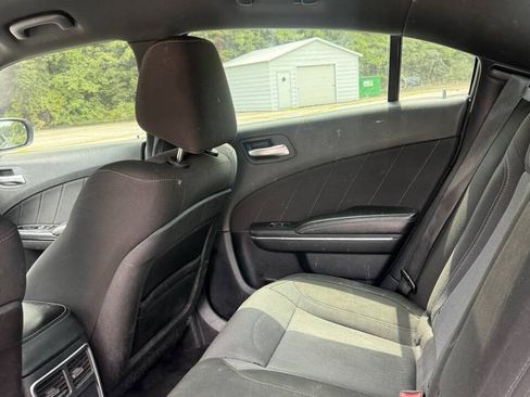Used 2016 Dodge Charger SXT RWD image 12