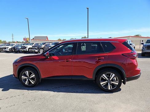 Used 2024 Nissan Rogue SL w/ SL Premium Package image 2