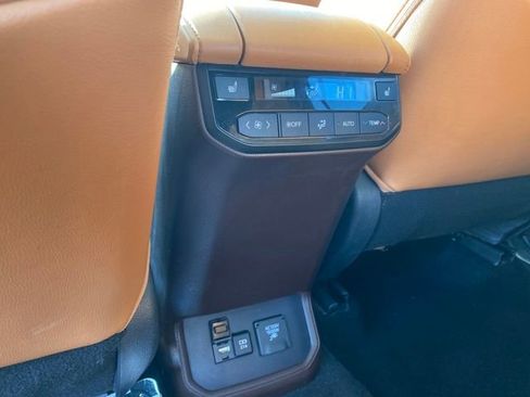 Used 2020 Toyota Highlander Platinum image 19