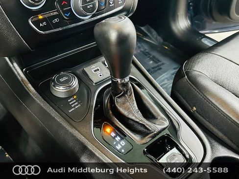 Used 2020 Jeep Cherokee Limited AWD/4WD image 15